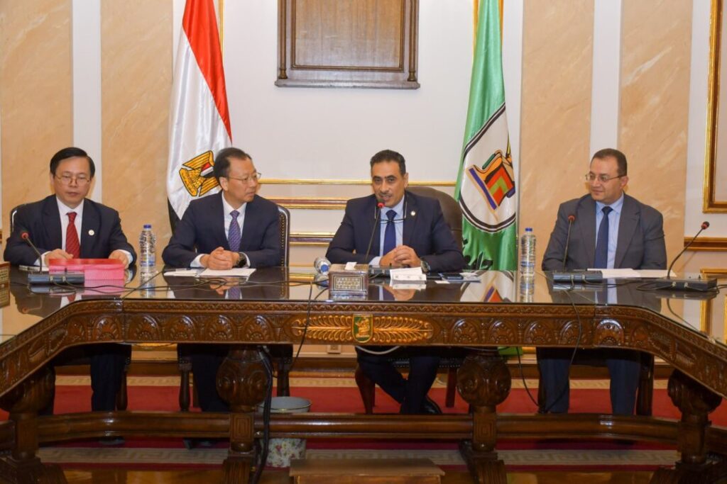جامعة القاهرة وجامعة جنوب الصين الزراعية يوقعان اتفاقية لتعزيز التعاون الأكاديمي والبحثي 27 518328693 122111449874931068 3609859140947733460 n