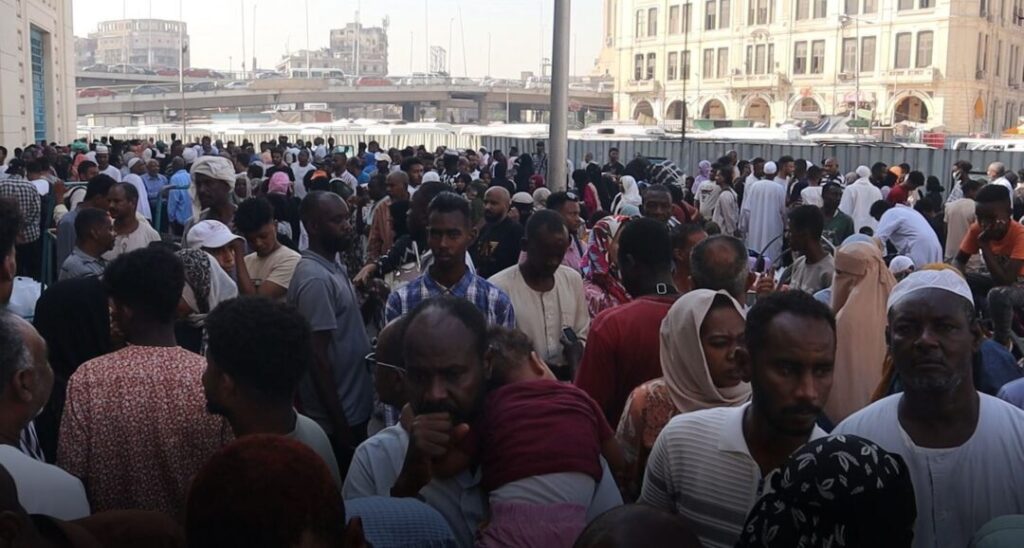 مصر تنظم رحلات قطارات مكيفة لعودة الأشقاء السودانيين طوعاً إلى وطنهم 29 525114848 1295261239310960 5067964990644727149 n