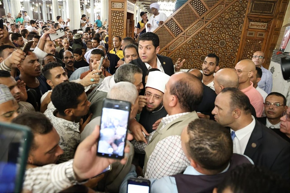 🕌 "وزير الأوقاف يؤم المصلين في مسجد الحسين.. وخطبة 'نعمة الماء' تتصدر الجمعة بالقاهرة" 28 526611951 1096920035864841 6746469718961872160 n