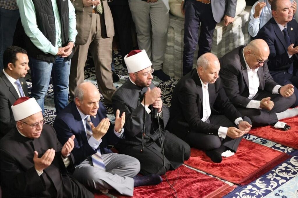 🕌 "وزير الأوقاف يؤم المصلين في مسجد الحسين.. وخطبة 'نعمة الماء' تتصدر الجمعة بالقاهرة" 27 526825673 1096920122531499 6389314075123921479 n