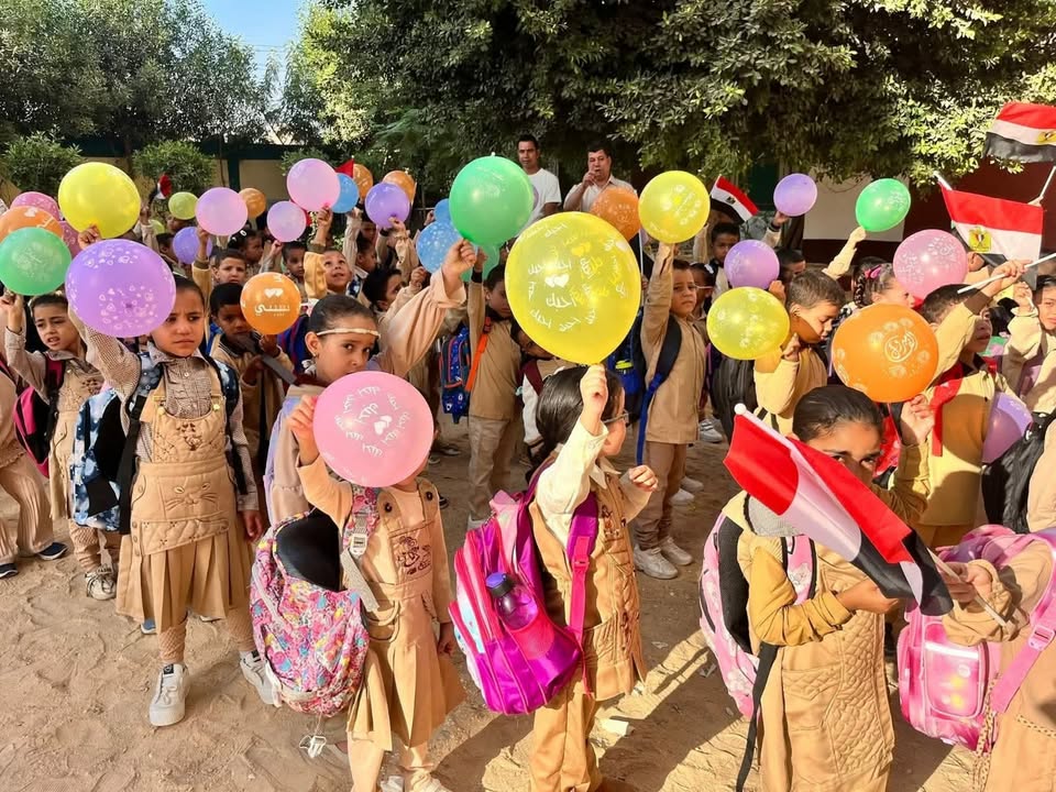 «مدير لا يُدير بالأوامر».. داخل مدرسة حكومية تُدار بعقل الجماعة لا الفرد 32 598064400 854943654119920 6393008627990144156 n